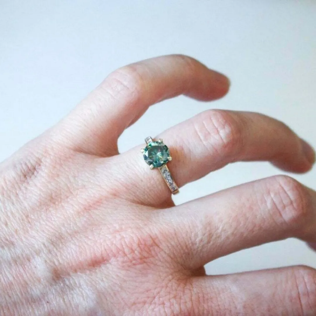 /public/photos/live/Peacock Blue Round Moissanite Engagement Ring 657 (1).webp